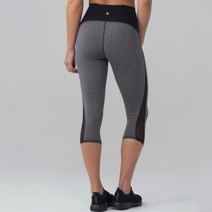 Lululemon | Train Times Crop 17" Heathered Black‎ Mesh Size 8